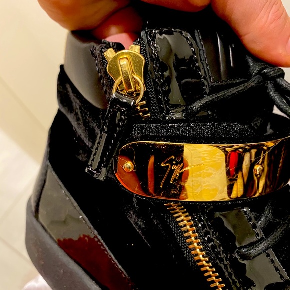 Giuseppe Zanotti
Coby velvet hi-top sneakers - Picture 7 of 9